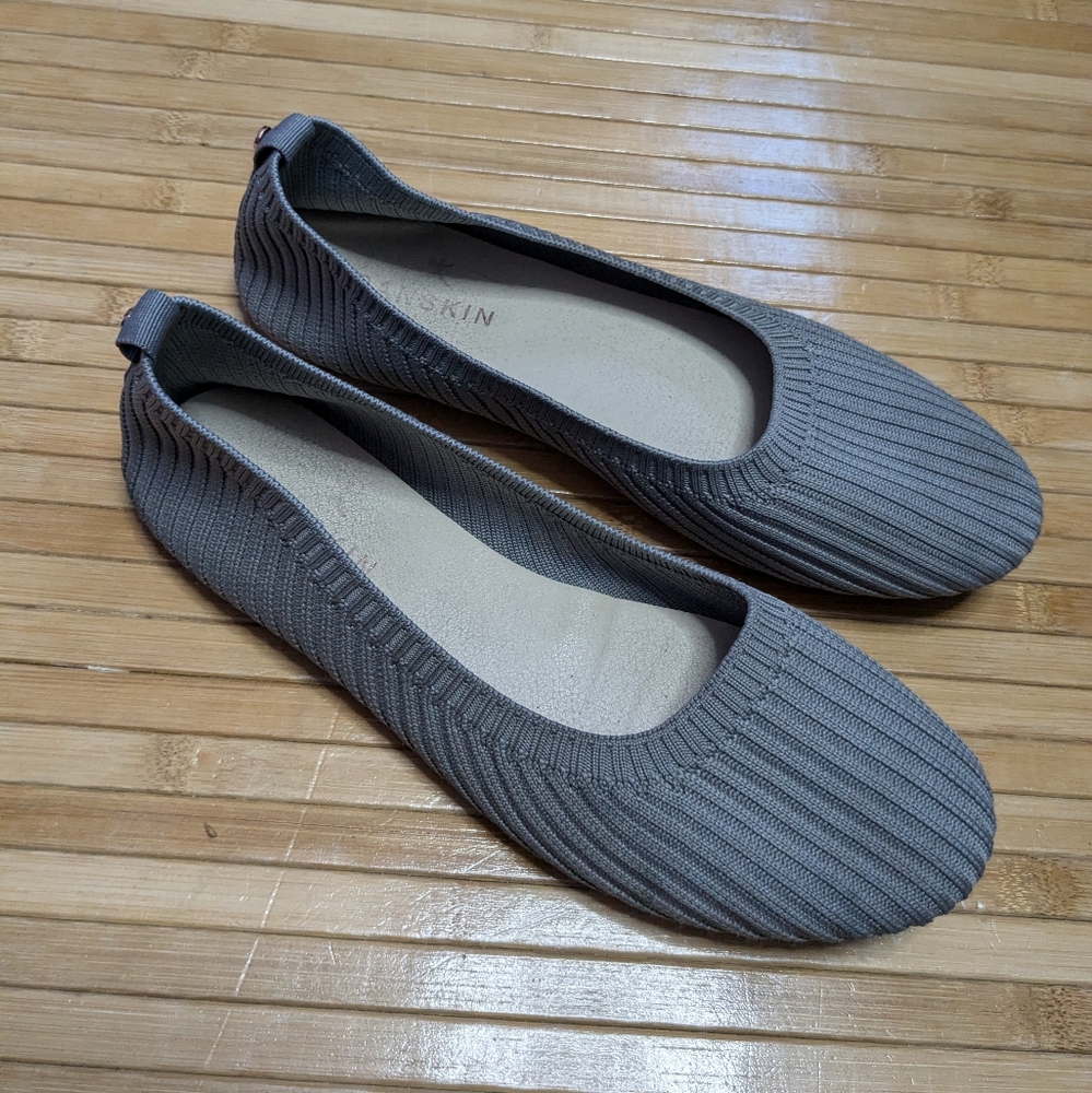 Danskin gray knit ballet flats EUC